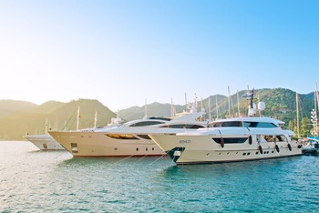 Thumb luxury boats