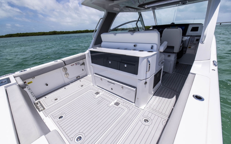 ppark Everglades 367CX Review: Luxury Meets Fishing