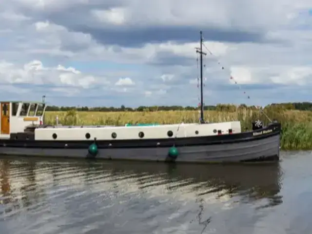 De Hoop Luxe Motor Dutch Barge