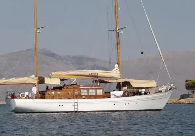 Viudes Ketch for sale in France for €380,000 ($411,782)