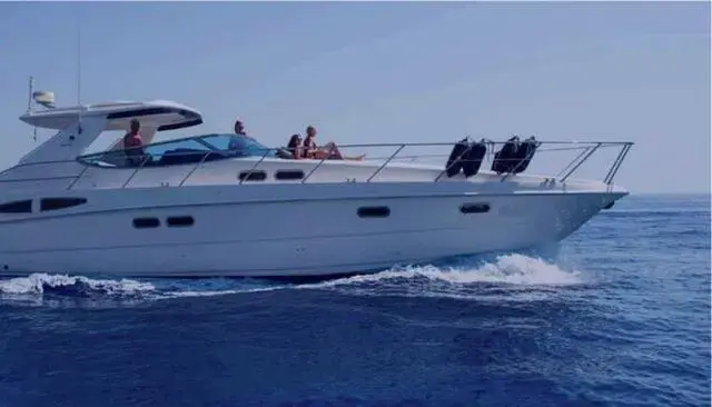 Sealine S48 for sale in Greece for €215,000 ($229,895)