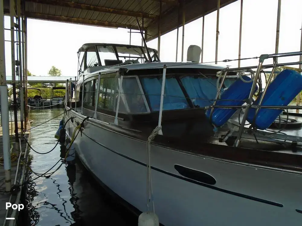 Chris Craft Constellation 42