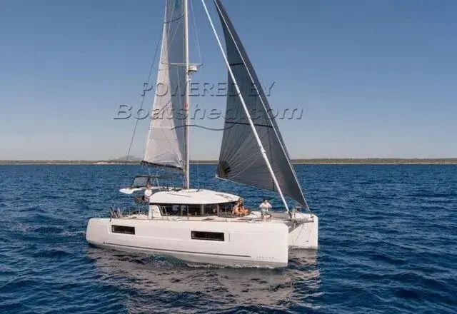 Lagoon 40 for sale in Spain for €400,000 ($434,300)