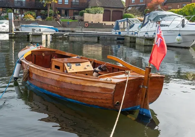 Mahogany 12'6" runabout for sale in United Kingdom for £6,950 ($8,698)