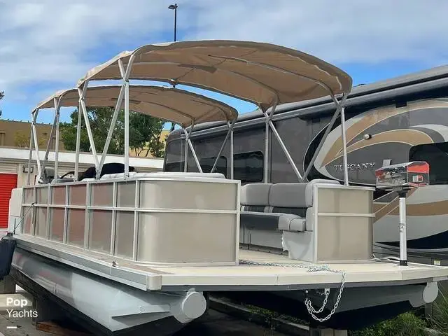 Custom Boats 29 Party Barge