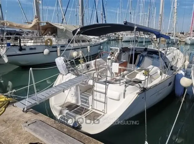 Beneteau Oceanis Clipper 423 for sale in Italy for €99,000 ($106,093)
