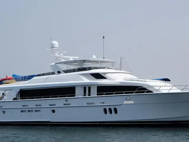 Hatteras 105 Motor Yacht