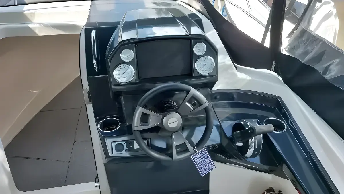 2023 Quicksilver Activ 555 Cabin image 6