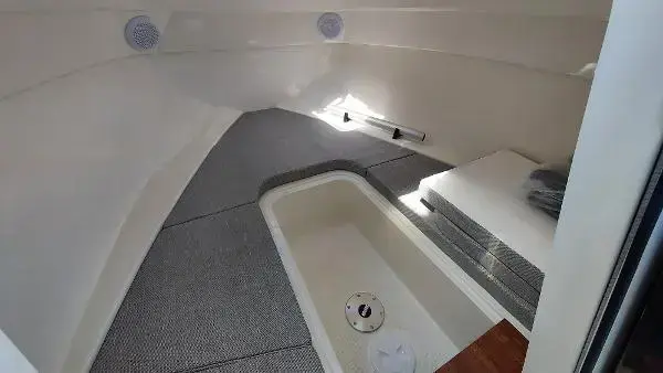 2023 Quicksilver Activ 555 Cabin image 8