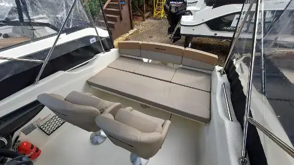 2023 Quicksilver Activ 555 Cabin image 2