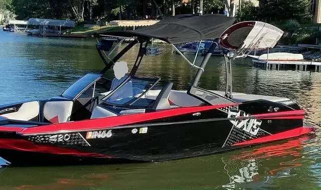 Axis Boats A20