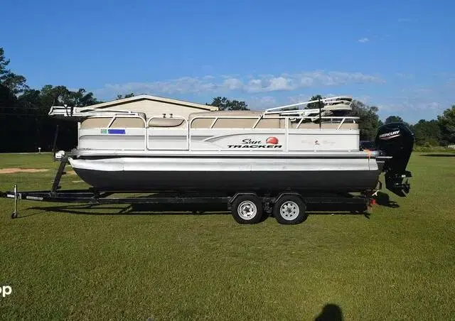 Sun Tracker PARTY BARGE 22 RF DLX for sale in United States of America for $28,900