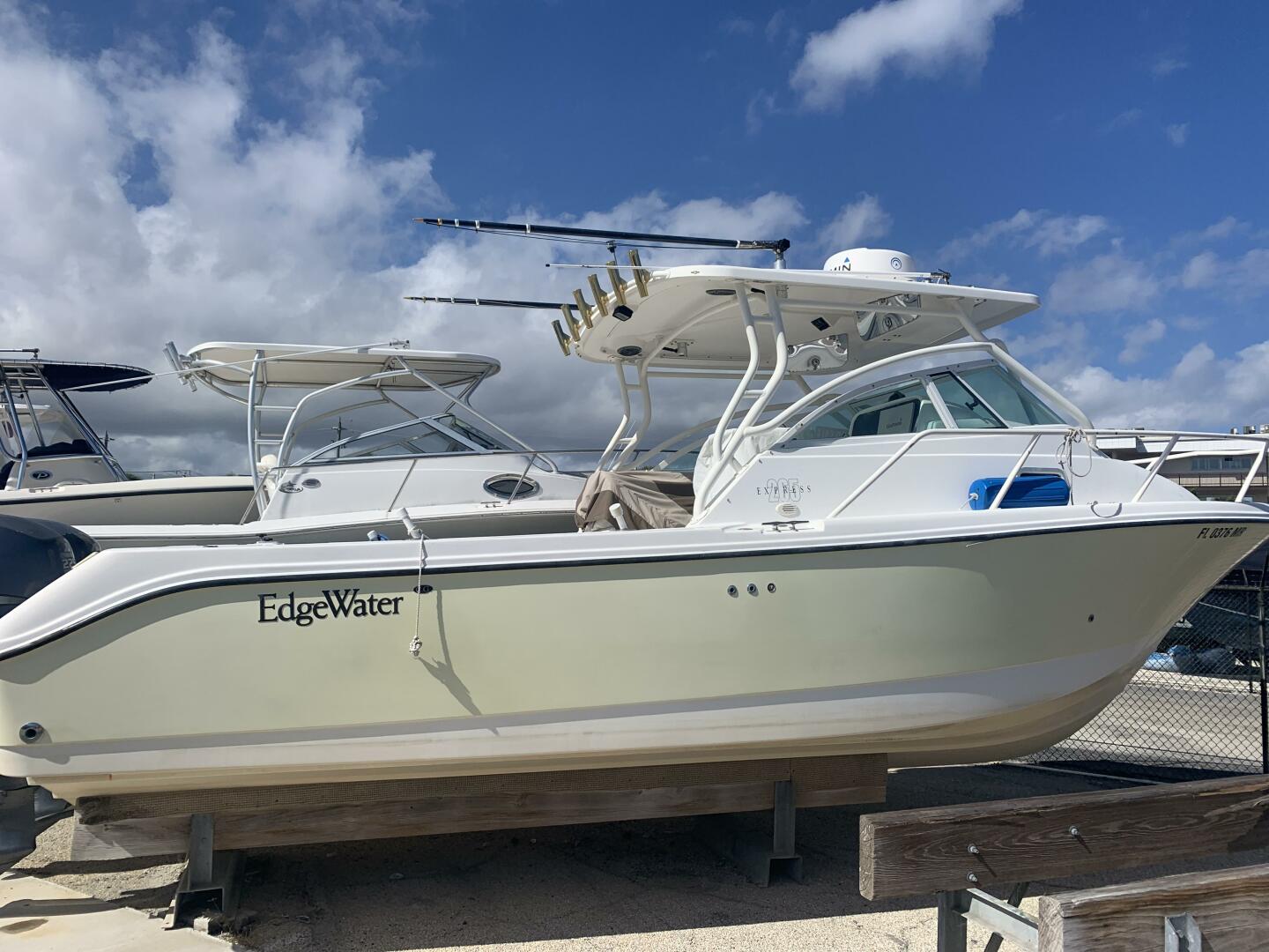 Edgewater boats 265 Express