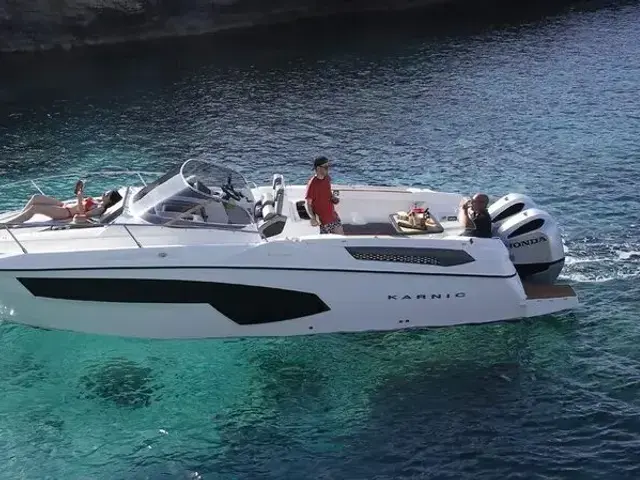 Karnic Boats SL800 Cruiser
