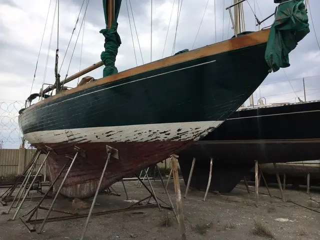 Classic Sparkman and Stephens teak sloop for sale in United Kingdom for €25,000 ($27,091)