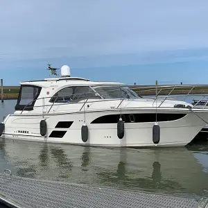 2018 Marex Boats Marex 310 Sun Cruiser