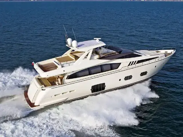 Ferretti Yachts 800 2015
