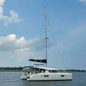 2018 Lagoon 42 Owners Version