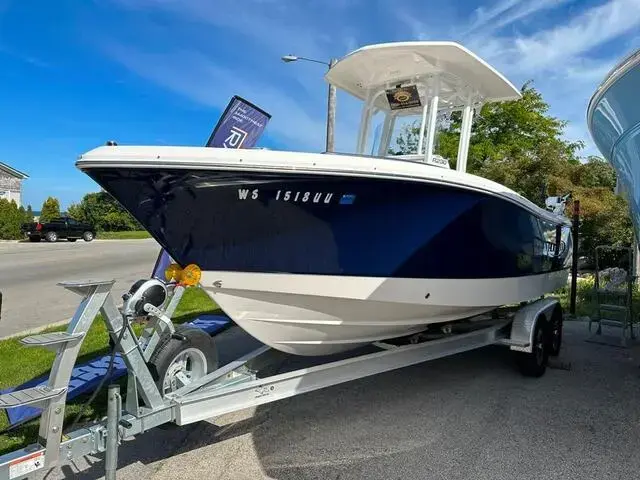 Robalo R230 center console for sale in United States of America