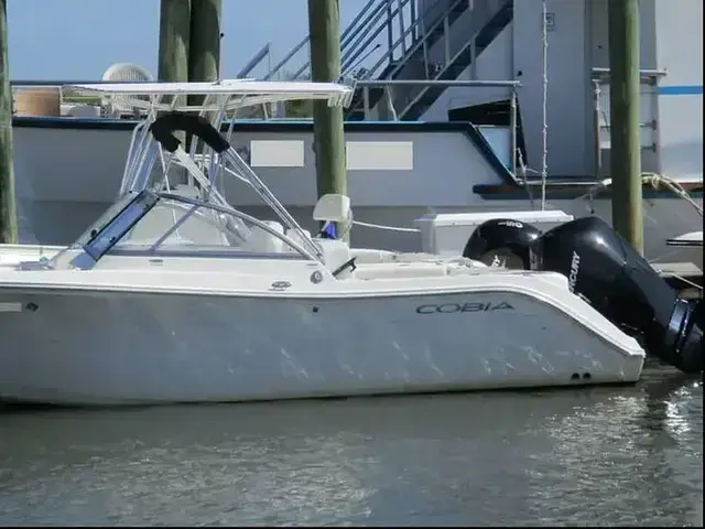 Cobia Boats 220 DC