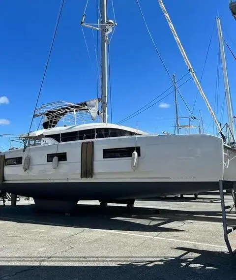 Lagoon 46 (Owners-version) for sale in France for £595,796 ($742,392)