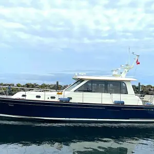 2012 Hunt Yachts Sedan