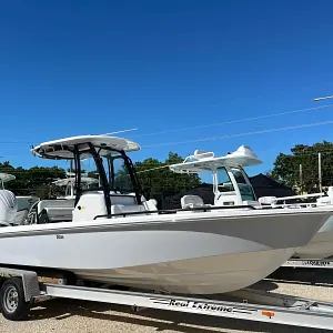 2024 Everglades Boats 243CC