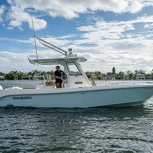 2020 Everglades Boats 295 CC