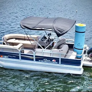 2022 Sun Tracker 18 DLX Party Barge