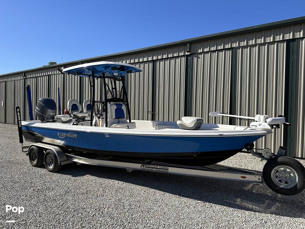 Blue Wave Boats 2400 Pure Bay
