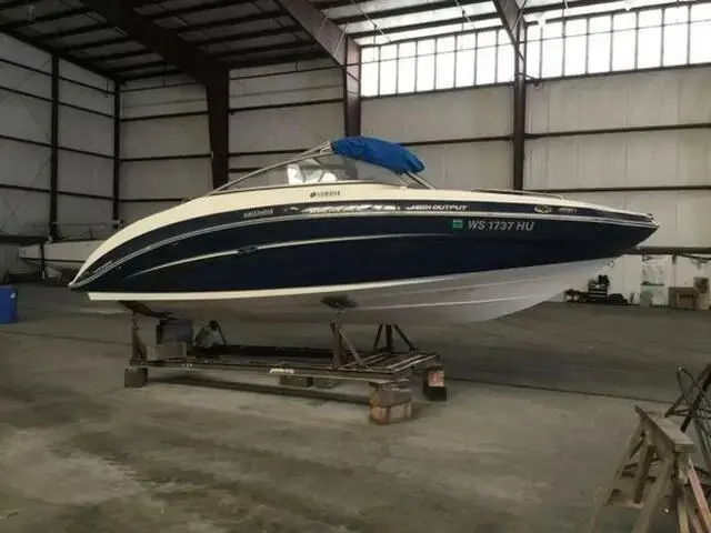 Yamaha Boats 242 Limited