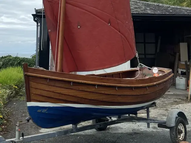 Classic 9' McNulty Lugsail Dinghy