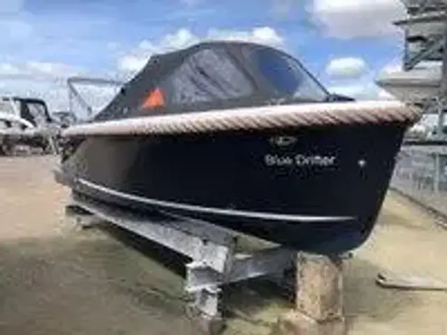 Maxima boats 600