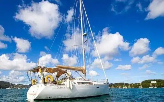 Beneteau Oceanis 37 for sale in Martinique for €95,000 ($101,070)