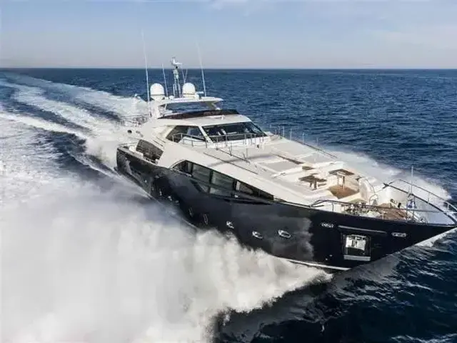 Ferretti Yachts Custom Line 100