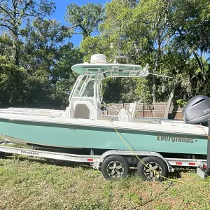 2017 Everglades Boats 243 CC