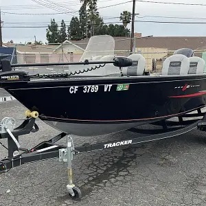 2019 Tracker® Boats Pro Guide™ V-16 SC