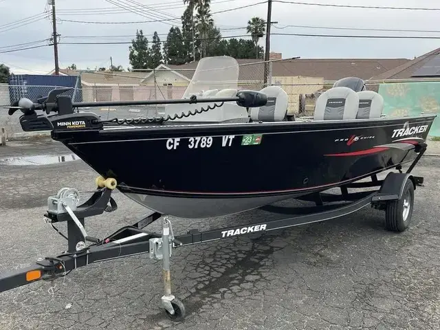 Tracker® Boats Pro Guide™ V-16 SC