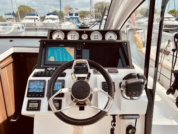 2018 Sealine C330 image 4