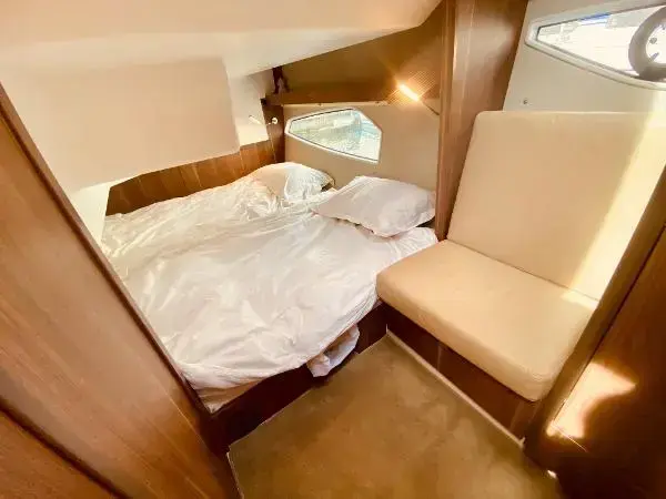2018 Sealine C330 image 8