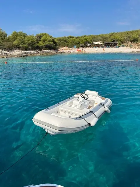 Williams Jet Tenders 325 for sale in Croatia for €23,000 ($24,648)