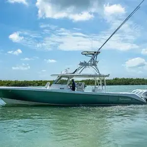 2019 Everglades Boats 435 CC