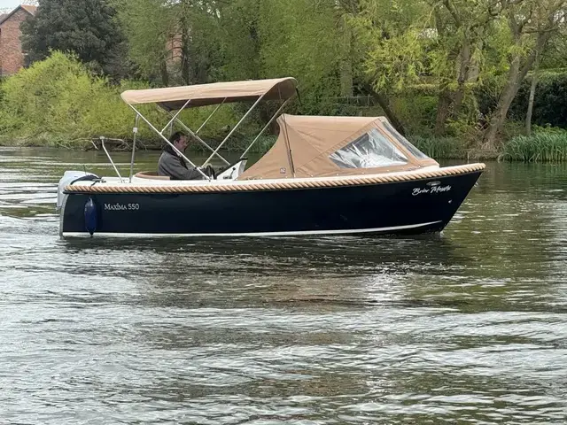Maxima boats 550