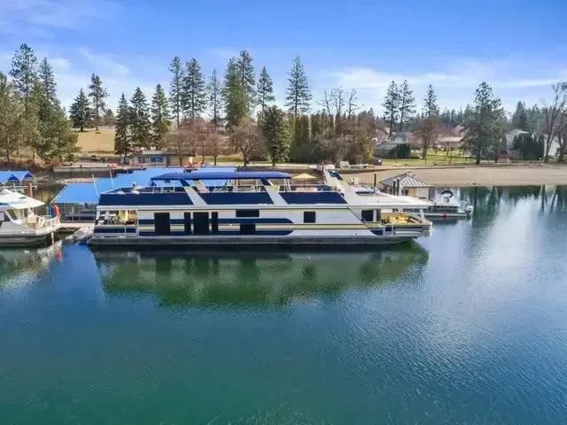 Sumerset House Boat