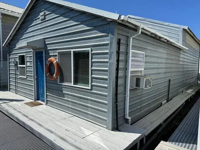 Larson Boathouse for sale in United States of America for £69,900 ($87,014)