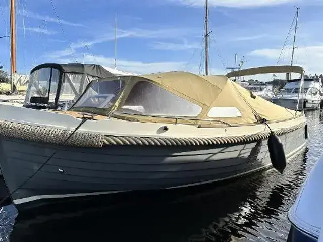 Interboat 820