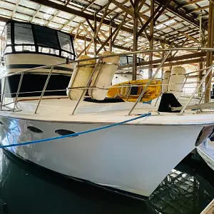 1987 Lien Hwa 47 Cockpit Motor Yacht