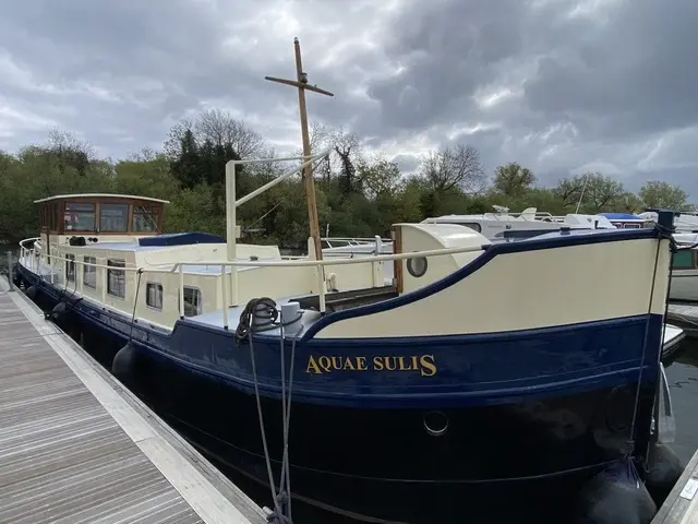 Steilsteven Dutch Barge