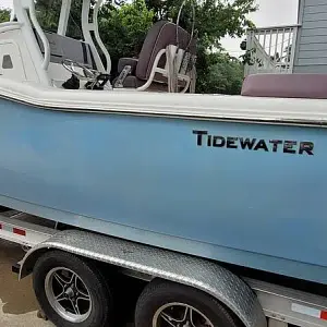 2017 Tidewater Boats 252 LXF