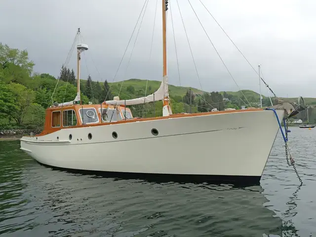 Classic Fred Parker Motor Yacht